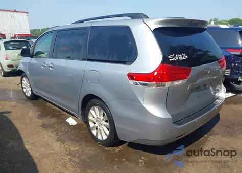 2014 Toyota Sienna Xle 7 Passenger z USA, uszkodzony, nr VIN 5TDDK3DC0ES087274